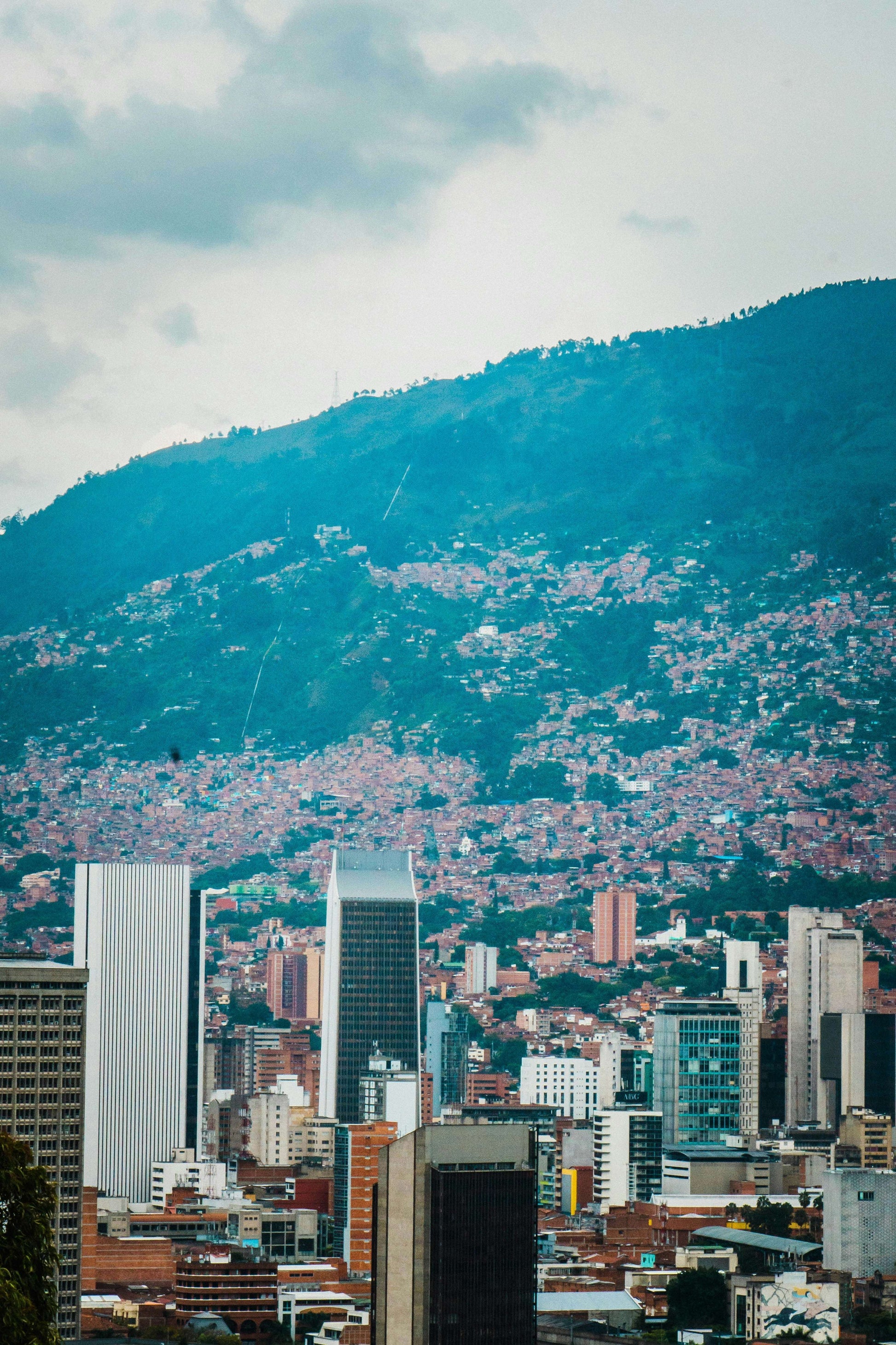🎨 COMUNA 13 & CABLE CAR TRANSFORMATION TOUR - MEDELLÍN