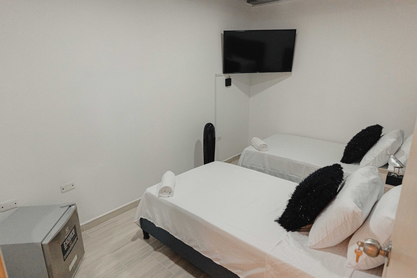 🏙️ LAURELES INDUSTRY LIVING: MODERN 4-BR LUXURY HOME (180 M²)