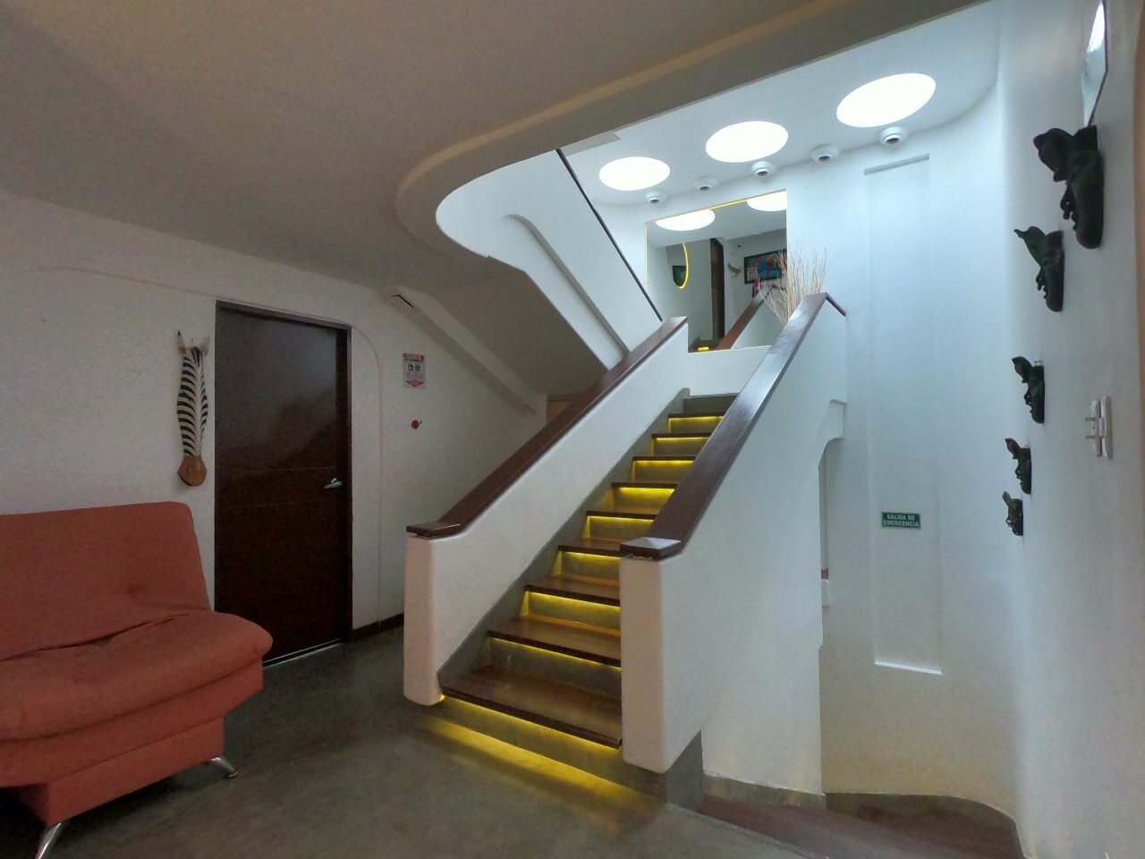 🏡 GRAND OASIS ON LA 70: 7-BR LUXURY HOME WITH SAUNA & JACUZZI