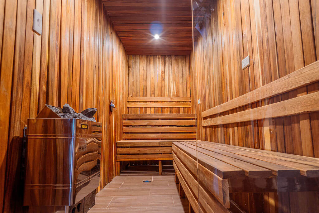 🏡 GRAND OASIS ON LA 70: 7-BR LUXURY HOME WITH SAUNA & JACUZZI