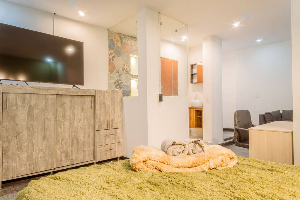 🏡 GRAND OASIS ON LA 70: 7-BR LUXURY HOME WITH SAUNA & JACUZZI