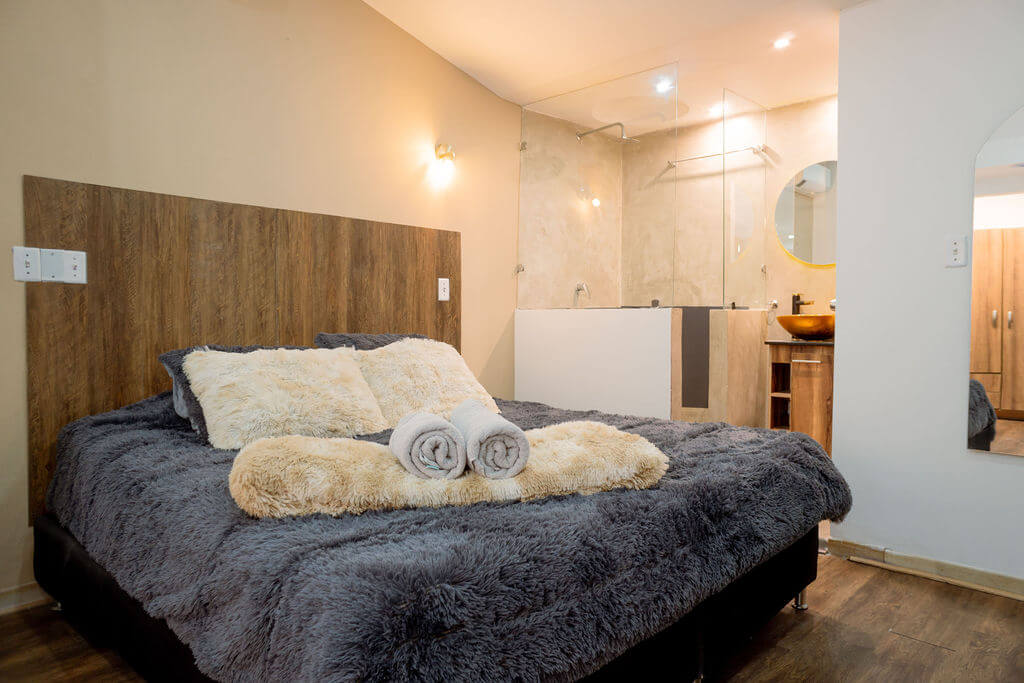 🏡 GRAND OASIS ON LA 70: 7-BR LUXURY HOME WITH SAUNA & JACUZZI