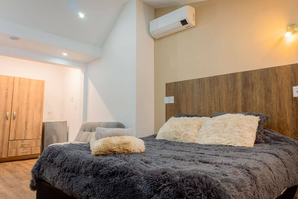 🏡 GRAND OASIS ON LA 70: 7-BR LUXURY HOME WITH SAUNA & JACUZZI