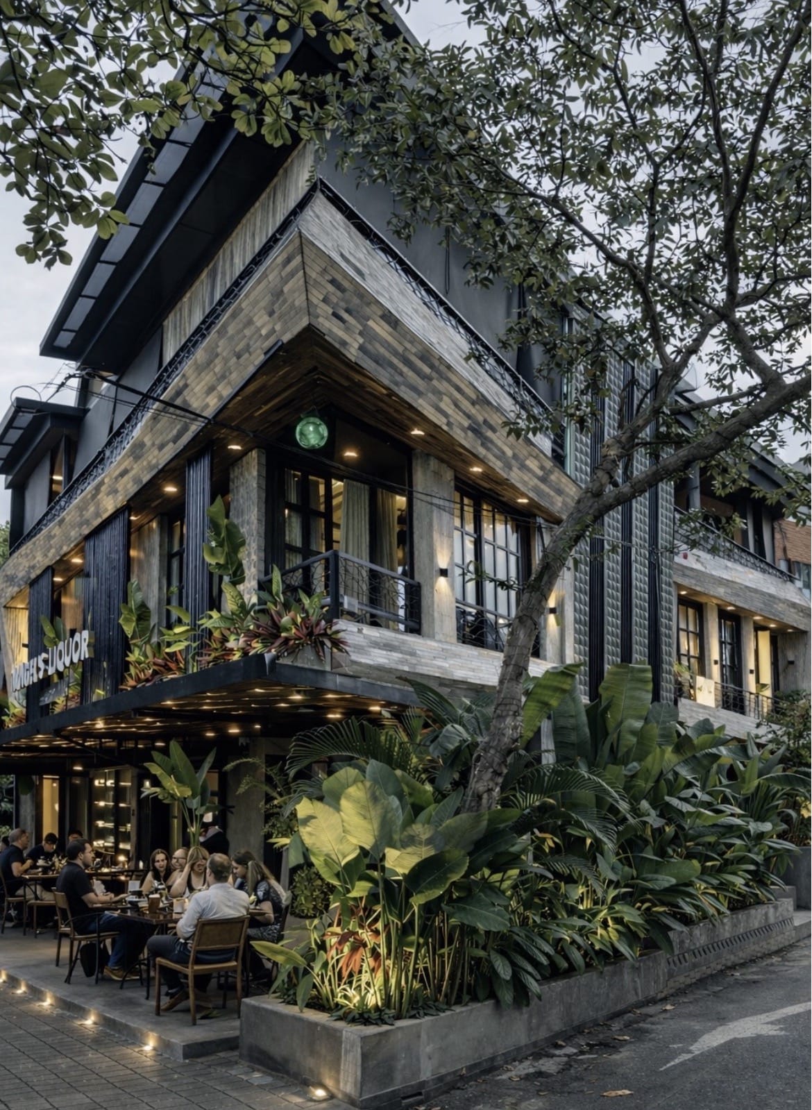 CEMNTUS | MEDELLÍN’S ONLY PRIVATE BOUTIQUE-MALL VILLA