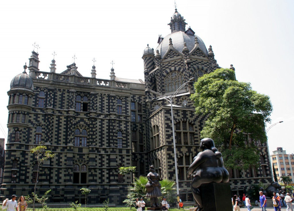 🎨 COMUNA 13 & CABLE CAR TRANSFORMATION TOUR - MEDELLÍN